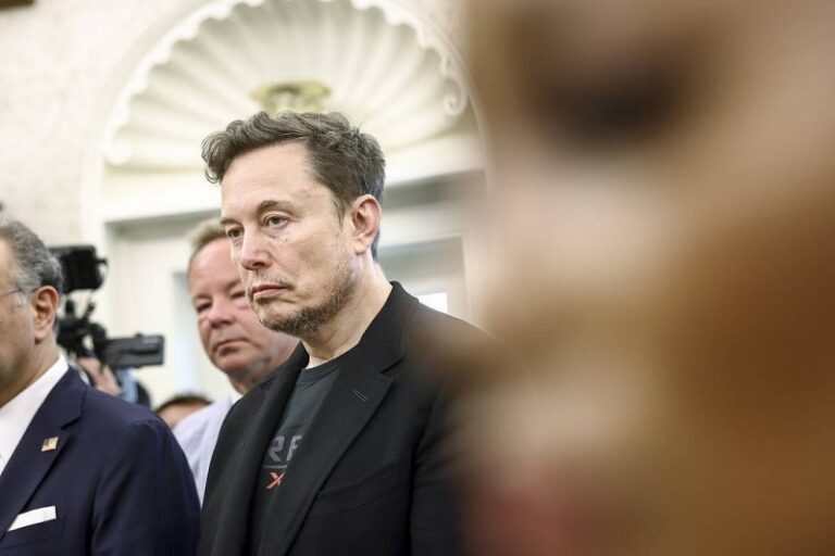 掌握蓝莓外汇新近动态，精准预测2025年美元汇率走势！